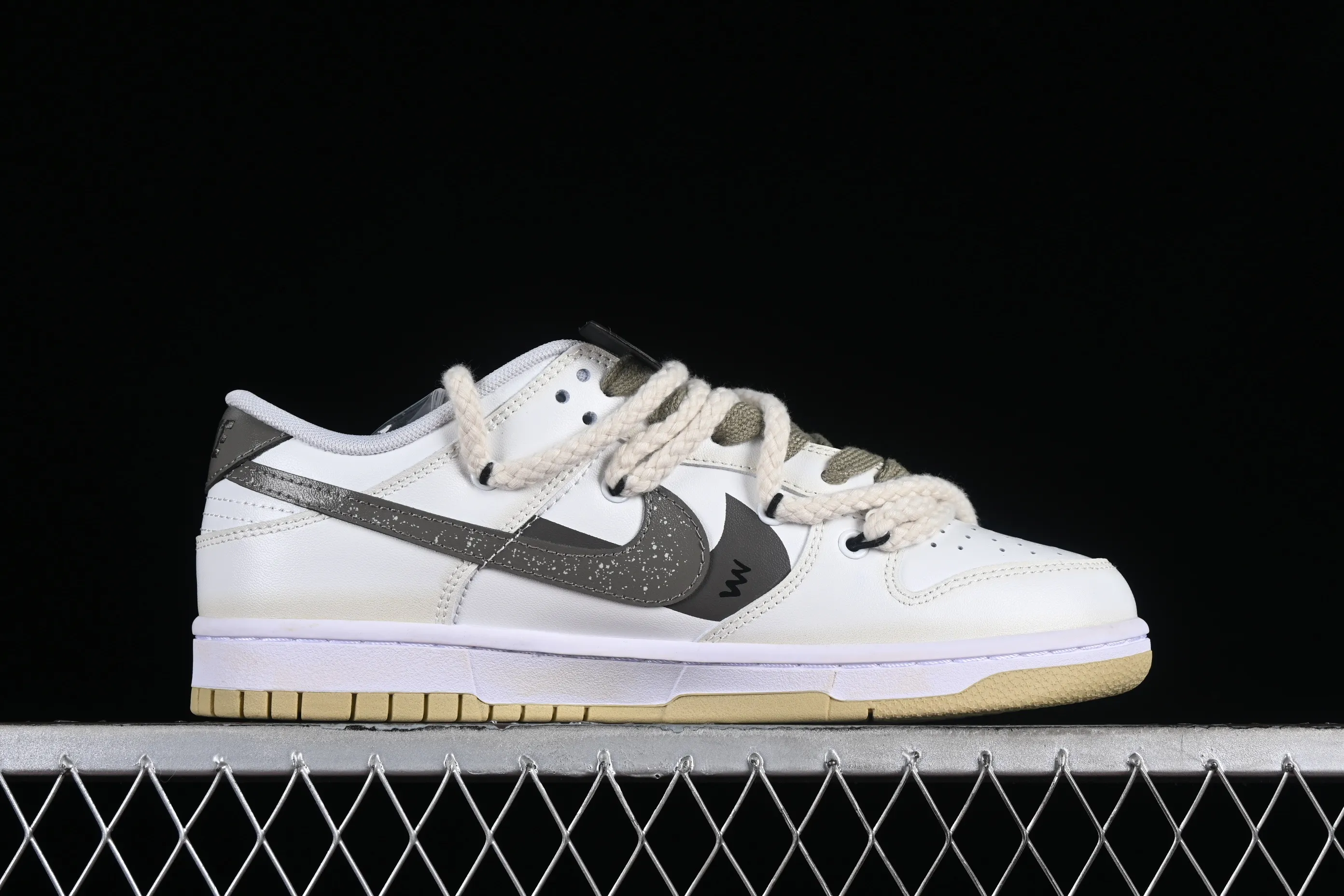All categories Nk SB Dunk series Nk SB Dunk Low low-top sneakers Nk Dunk Low Panda Prank-Street Racing Flying Cloud Top SB strap low-top casual sneakers DV0833-100
